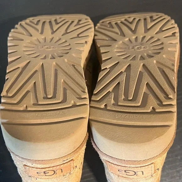 UGG Classic Logo chestnut Brown Mini Boots Sz 6 - Picture 8 of 11